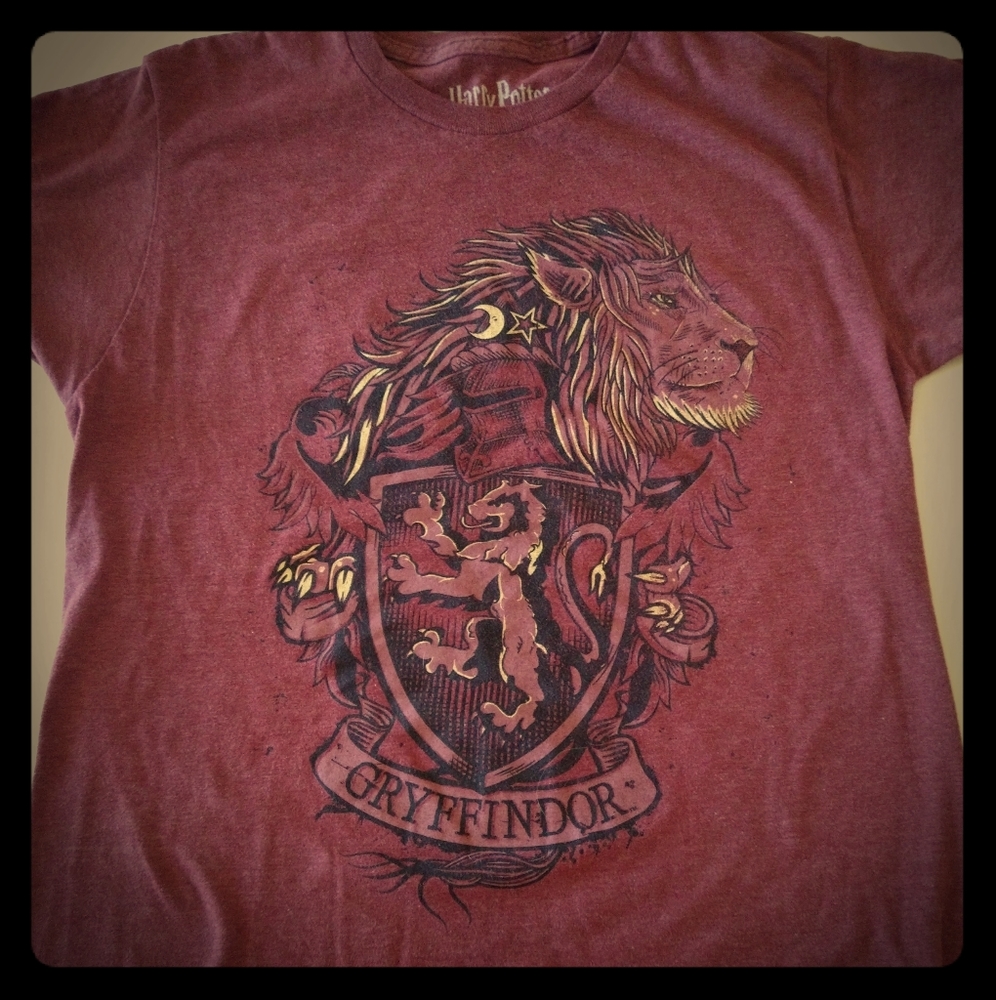 Med. Harry Potter Gryffindorf t-shirt.